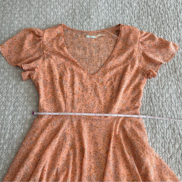 Kimchi Blue Flutter Sleeve Chiffon Peach Floral Fit & Flare Mini Dress Size 6 - Picture 9 of 13